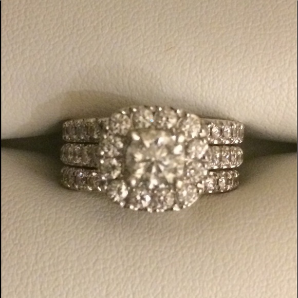 Diamond Ring - Picture 1 of 6